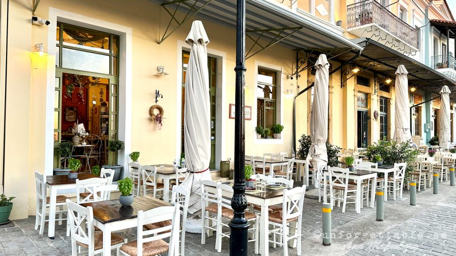 Restaurang Arkadia Gefsipoleio old town Kyparissia Grekland